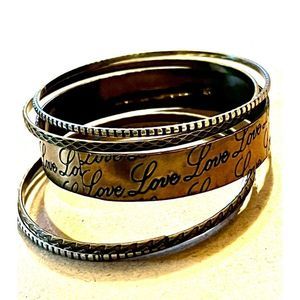 Boutique Bangle Bracelet Set